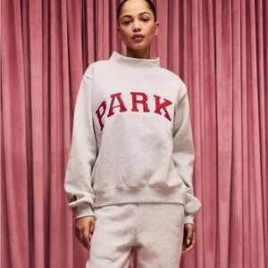 Parke Mockneck in classic gray/crimson